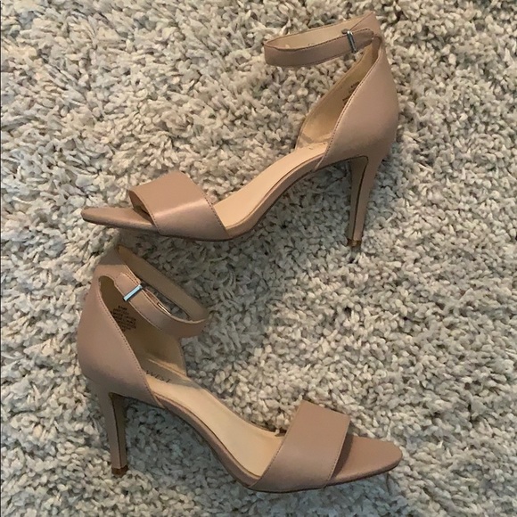 Nine West nude ankle strap sandals - Picture 4 of 5